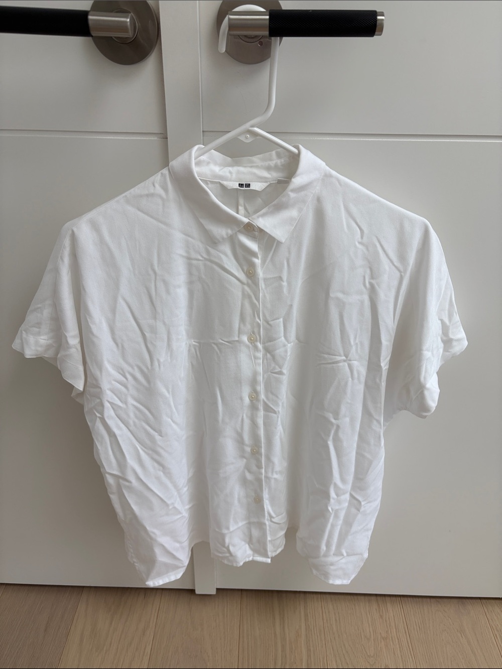 Uniqlo White Short-Sleeve Casual Button-Down Shirt
